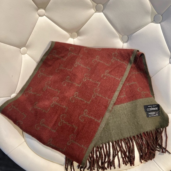 Rare Vintage Givenchy Cashmere Scarf - Picture 3 of 7